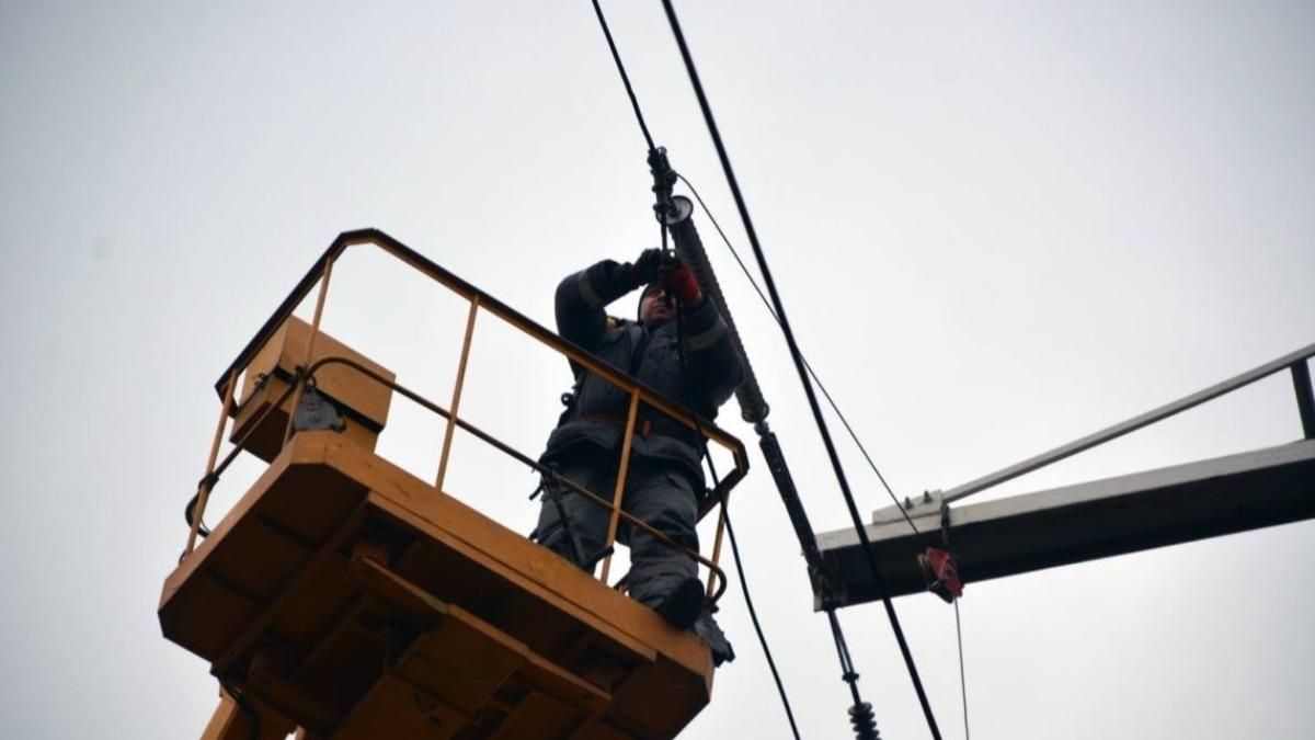 Негода знеструмила понад 100 населених пунктів: що чекати цього тижня Негода знеструмила понад 100 населених пунктів: що чекати цього тижня