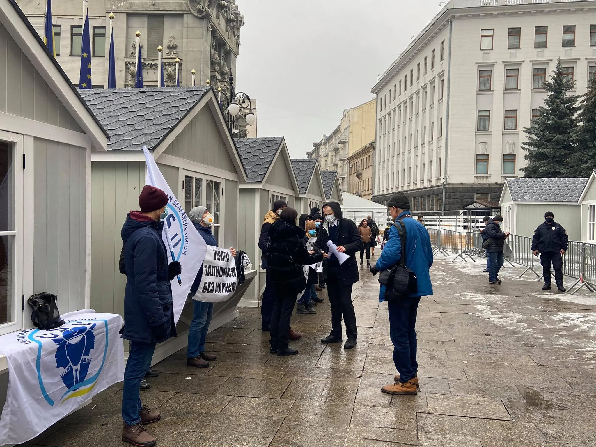 Пікет моряків / Фото 24 каналу Пікет моряків / Фото 24 каналу