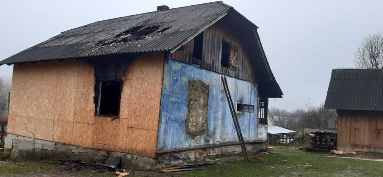 На Львівщині трапилась жахлива пожежа: власник будинку отримав опіки, а його друг – загинув 