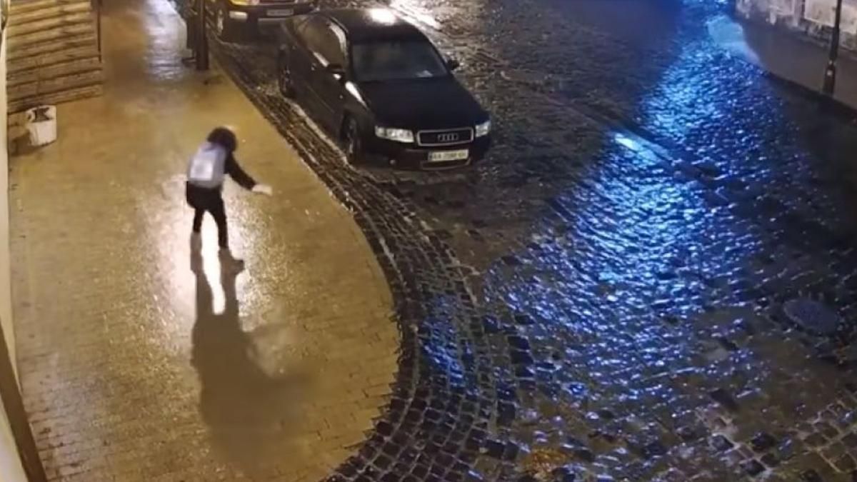 Ожеледиця у Києві: за вихідні постраждало понад 1300 людей Ожеледиця у Києві: за вихідні постраждало понад 1300 людей