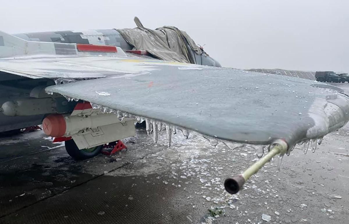 Истребители ВСУ покрылись льдом: это создает проблемы – фото