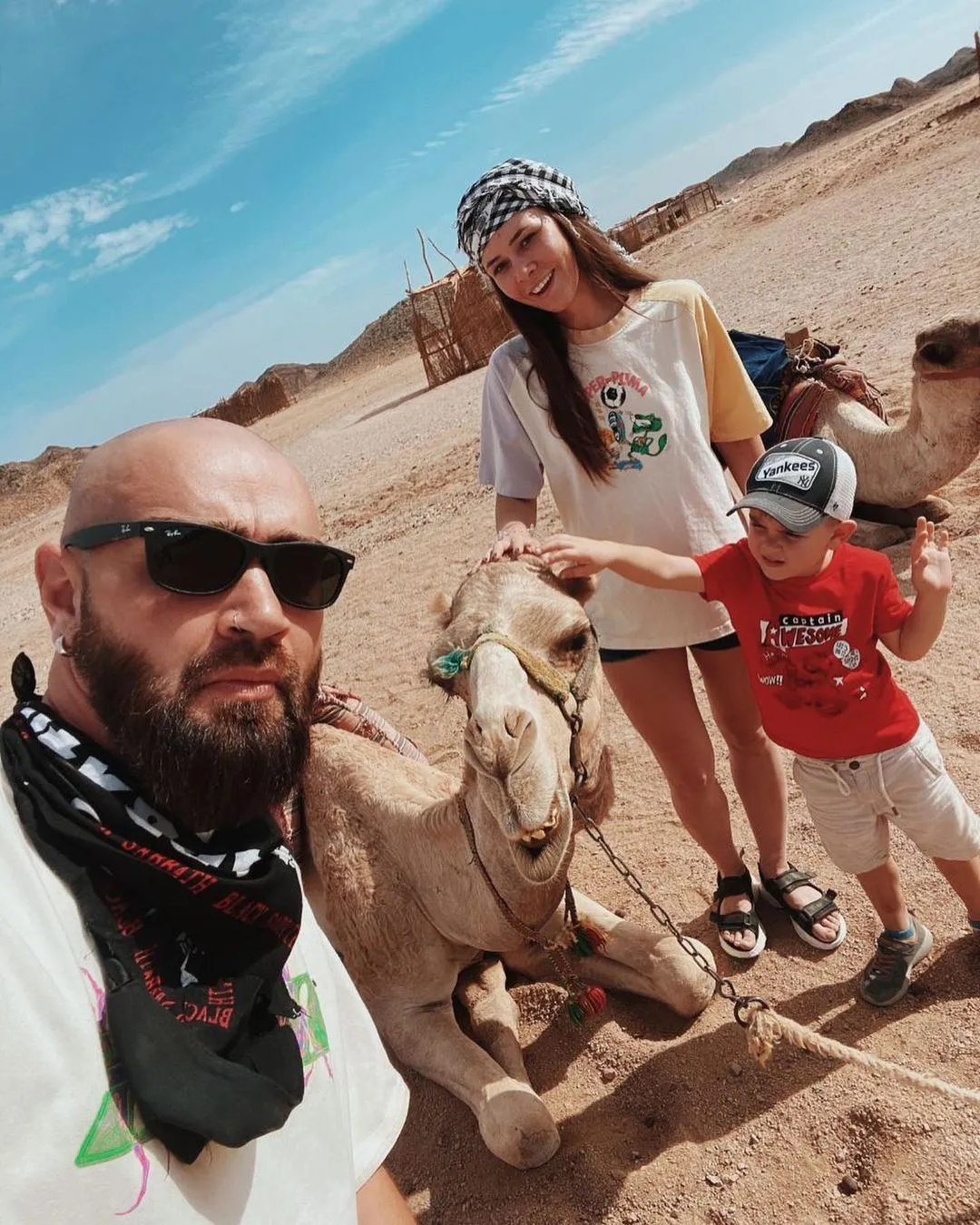 Юлія Саніна з сином і чоловіком у Єгипті