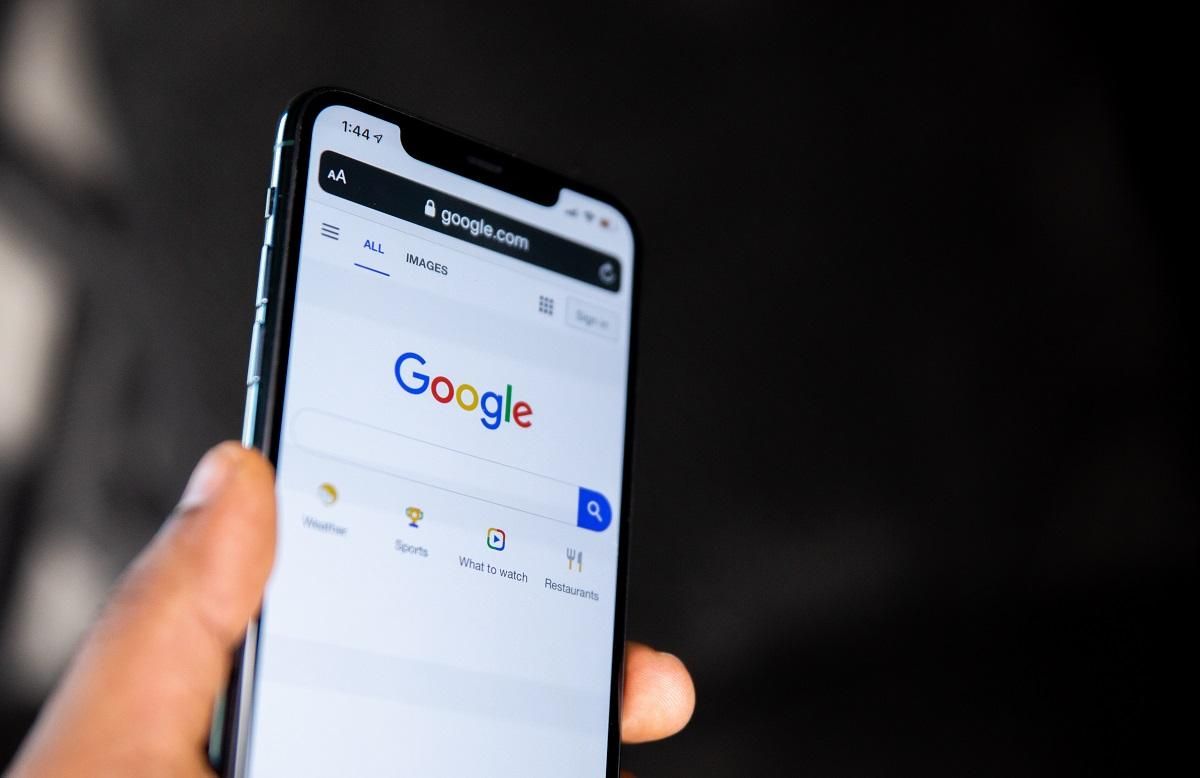 Навіть Google не знає, що сталося з Google: підбірка мемів про глобальний збій пошукової мережі