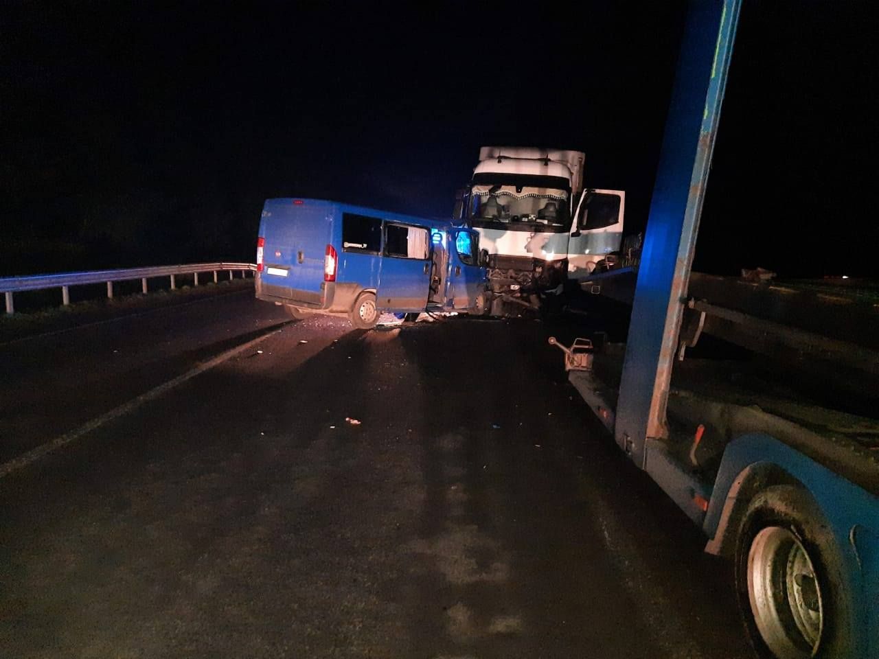 На Львівщині трапилась моторошна ДТП: одна людина загинула, а троє – травмувались – фото На Львівщині трапилась моторошна ДТП: одна людина загинула, а троє – травмувались – фото