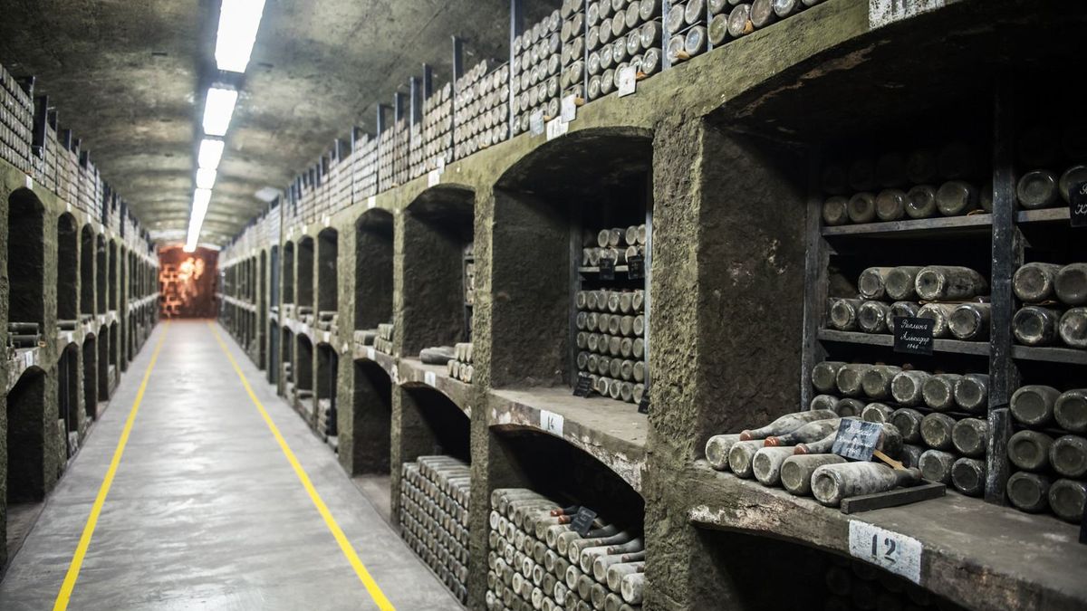 Україна ініціює нові санкції проти Росії через продаж Масандри Україна ініціює нові санкції проти Росії через продаж Масандри