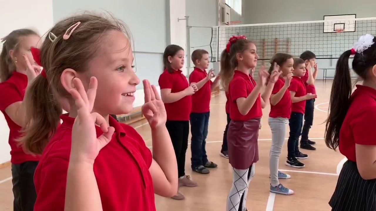 В школе Черкасс ученики ввели танец против коронавируса: милое видео