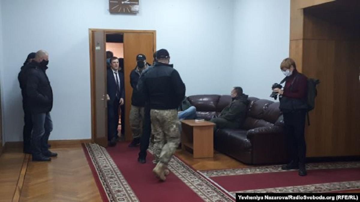 В Запорожском облсовете произошла драка с участием полиции: видео В Запорожском облсовете произошла драка с участием полиции: видео