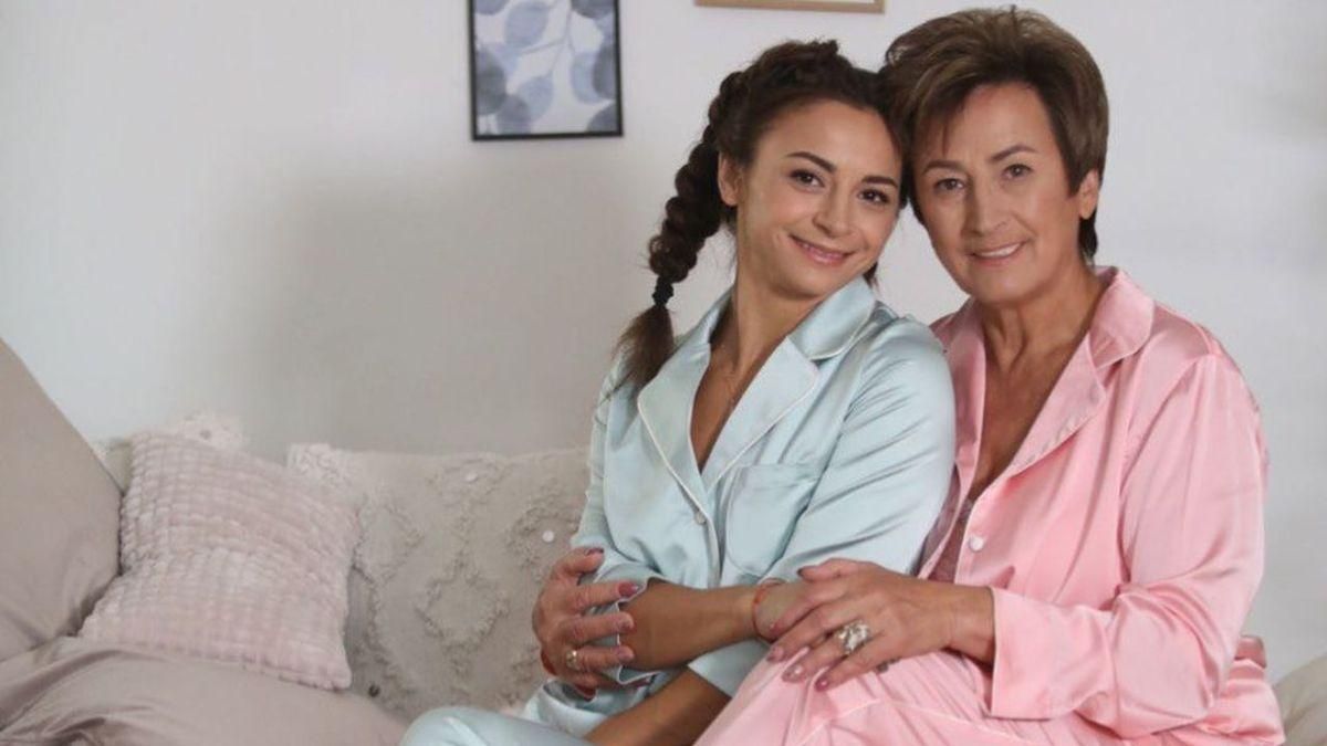 Ілона Гвоздьова з мамою