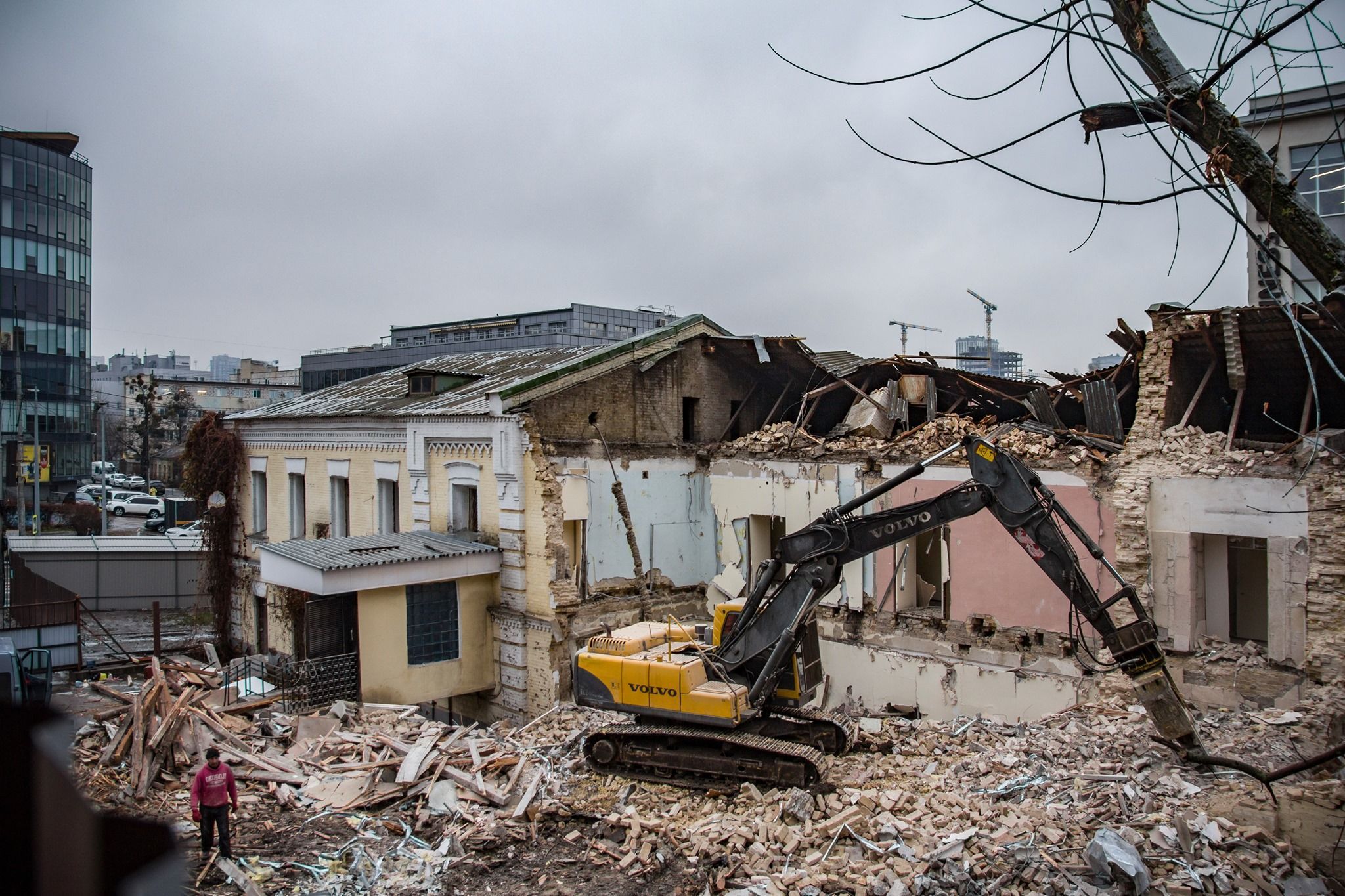 У Києві знищують історичну будівлю на Протасовому Яру, 3