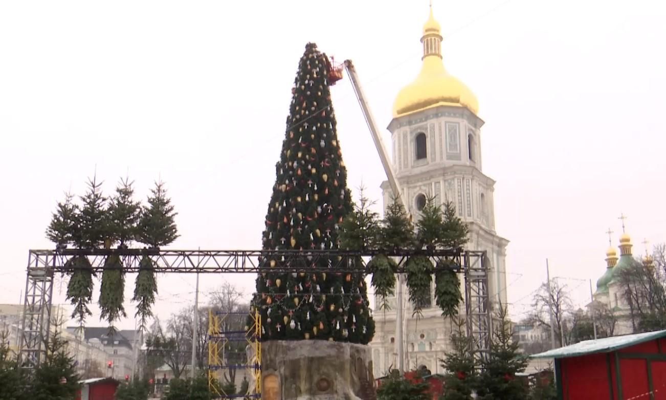 Скандал з капелюхом на ялинці з релігійних мотивів