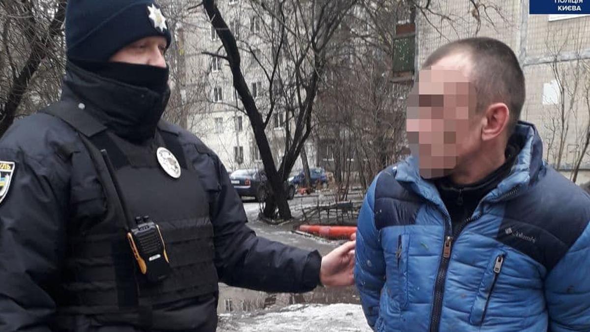 У Києві впіймали грабіжника: він послизнувся коли побачив поліцію
