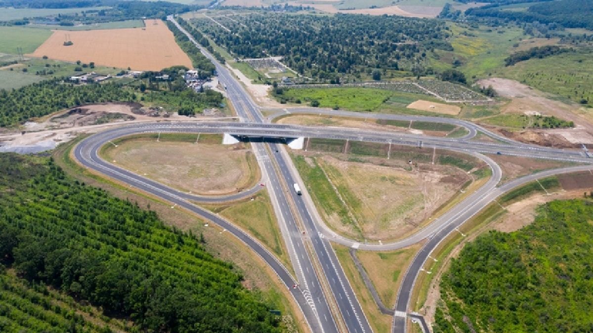 Обновленному Укравтодору исполнился год. СМИ – о результатах 2020 и планах на 2021
Обновленному Укравтодору исполнился год. СМИ – о результатах 2020 и планах на 2021