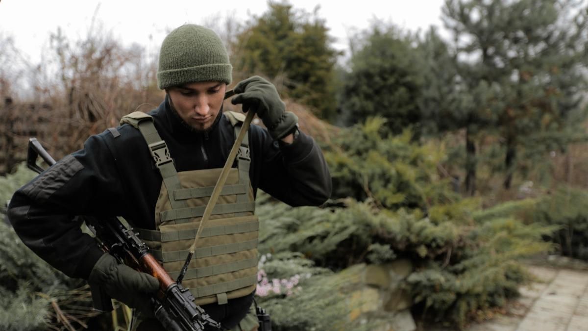 Перемир'я та будівництво доріг: що українці вважають досягненнями року Перемир'я та будівництво доріг: що українці вважають досягненнями року