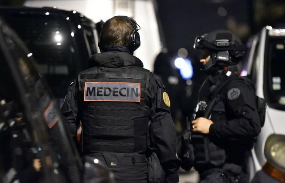 Во Франции неизвестный захватил заложников: есть раненые