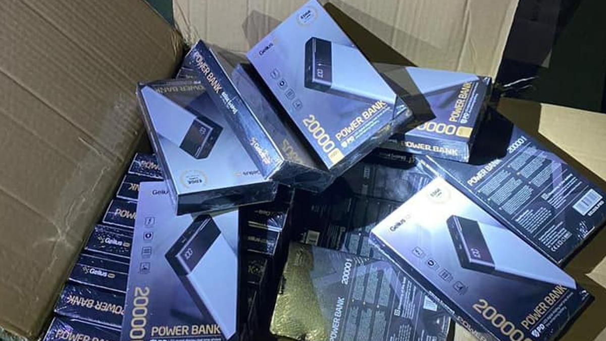 В Одессе таможенники изъяли контрабанду мобильных аксессуаров