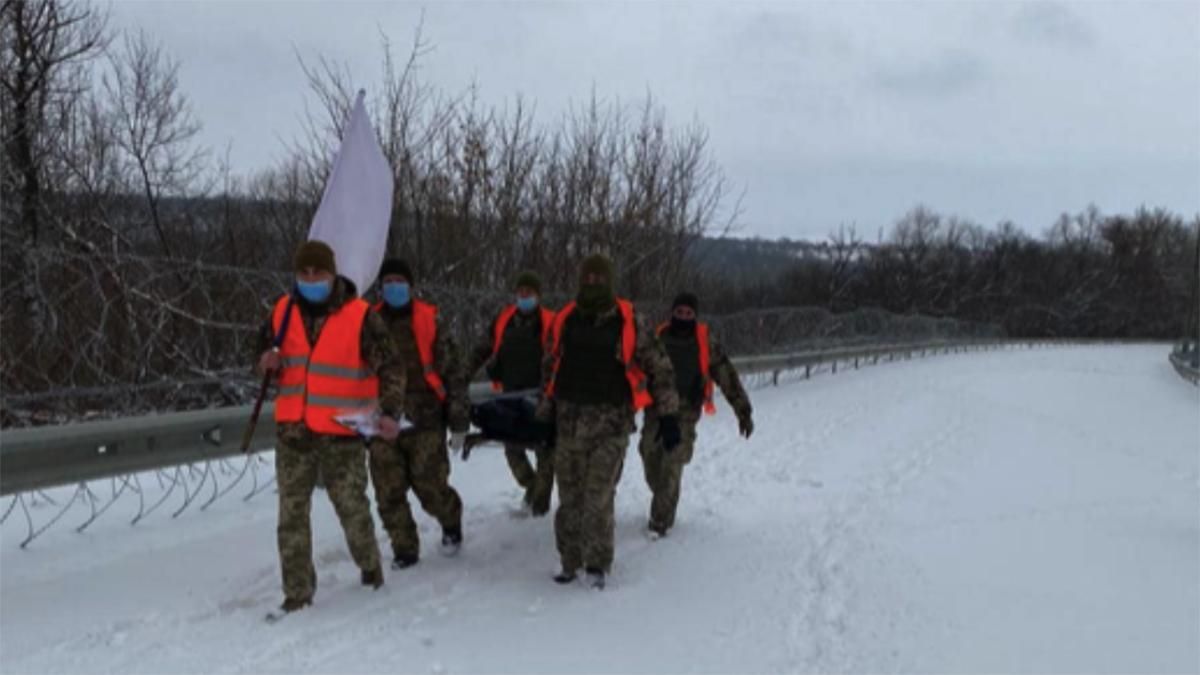 Украинского бойца, что вернули боевики, задушили: экспертиза - СМИ