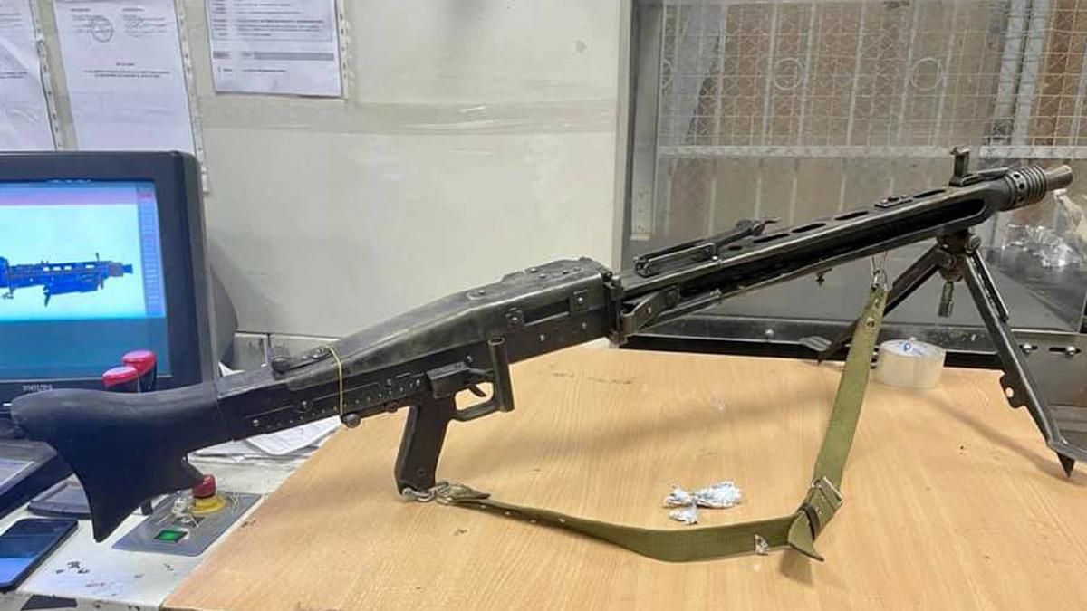 В Киеве таможенники не позволили отправить во Францию пулемет 1942 В Киеве таможенники не позволили отправить во Францию пулемет 1942