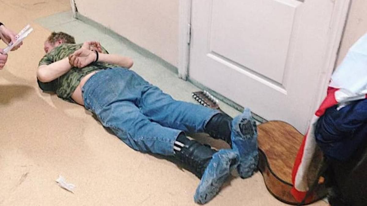 У Києві чоловік увірвався до операційної та ледь не побив хірургів У Києві чоловік увірвався до операційної та ледь не побив хірургів