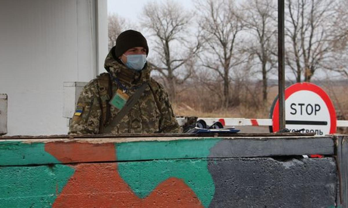Окупанти блокують дорожні коридори на 5 КПВВ: деталі Окупанти блокують дорожні коридори на 5 КПВВ: деталі