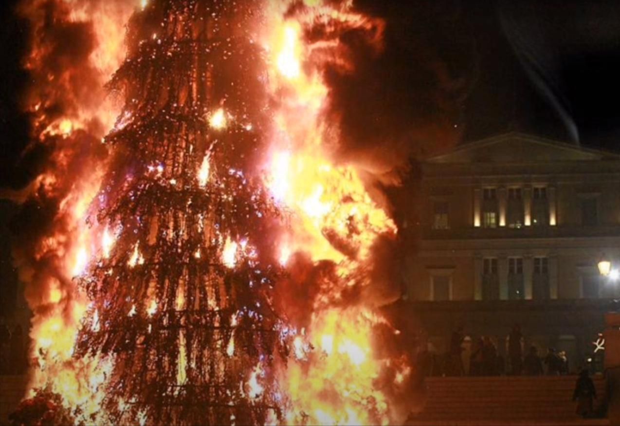 На Херсонщини сгорела новогодняя елка из-за замыкания в гирлянде