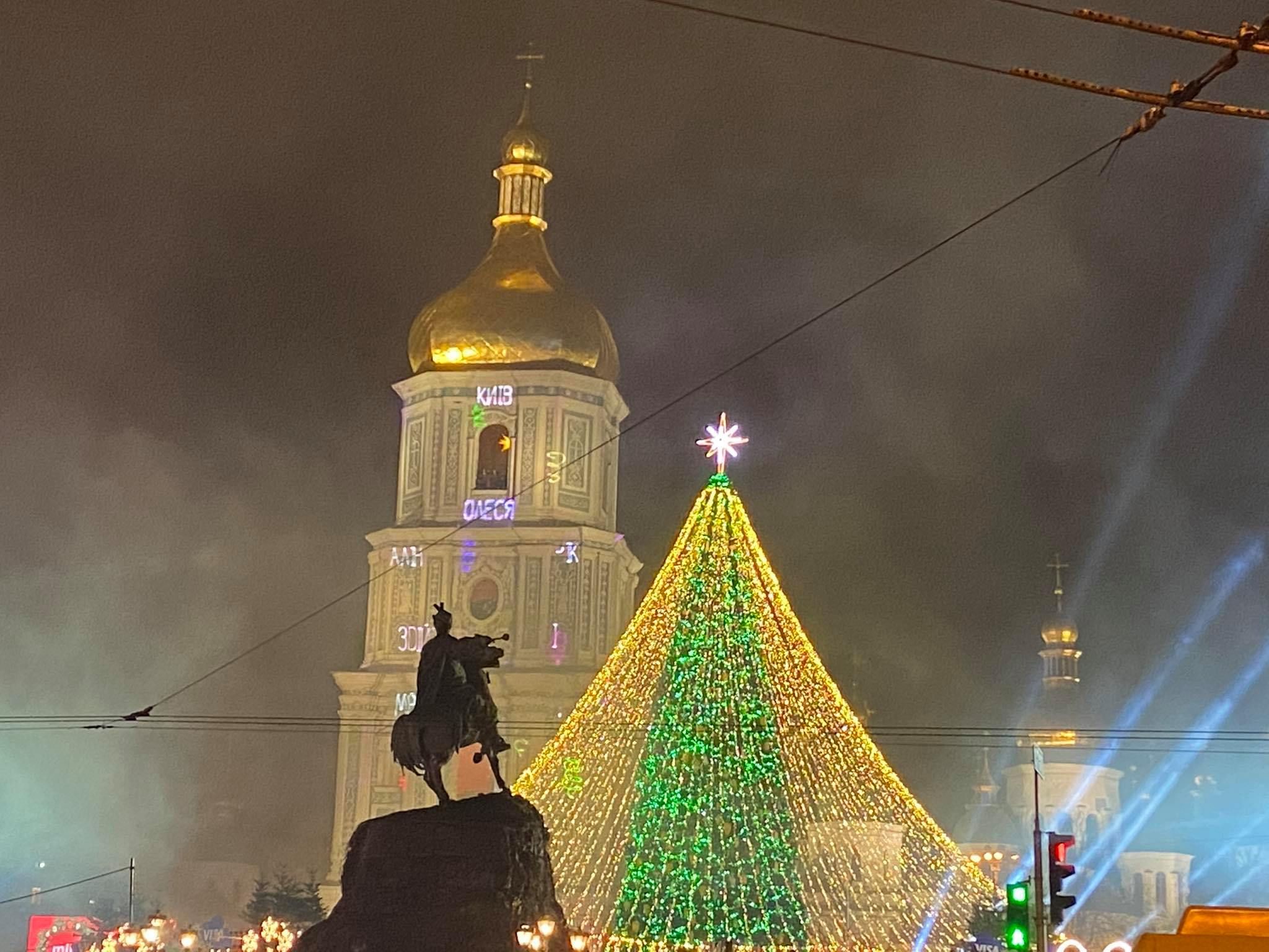 У Києві 19 грудня 2020 під час запалення головної ялинки сталася пожежа: відео, фото