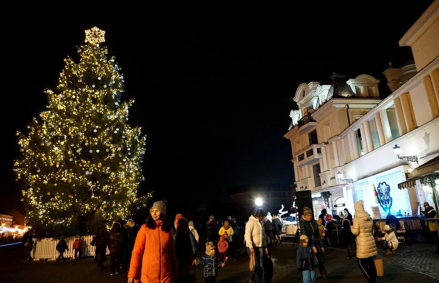 головна ялинка Ужгорода головна ялинка Ужгорода