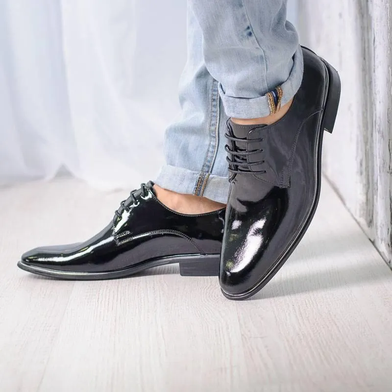 Лаковане взуття Лаковане взуття