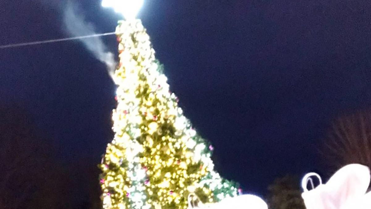 У Трускавці на Львівщині 18 грудня 2020 під час відкриття головної ялинки загорілася святкова ілюмінація: подробиці