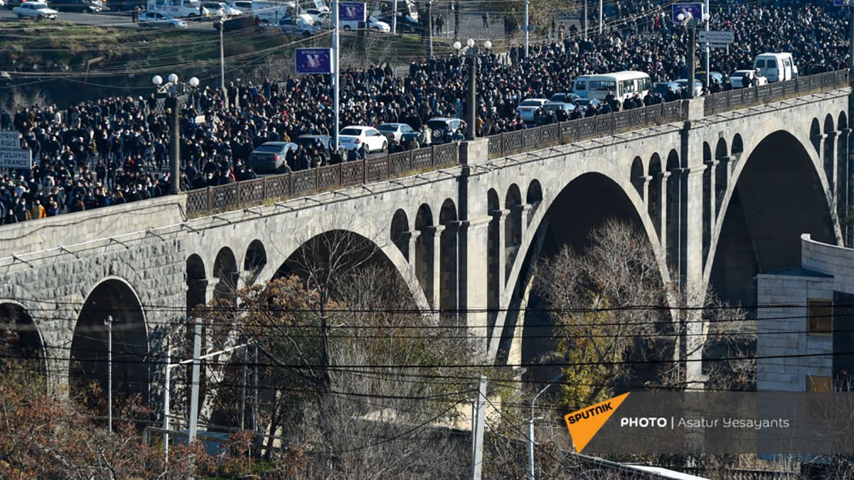 У Вірменії 19 грудня 2020 відбулися щонайменше 3 жалобні ходи у пам'ять про загиблих у Карабасі: одну очолив прем'єр Пашинян, інші – опозиція – відео