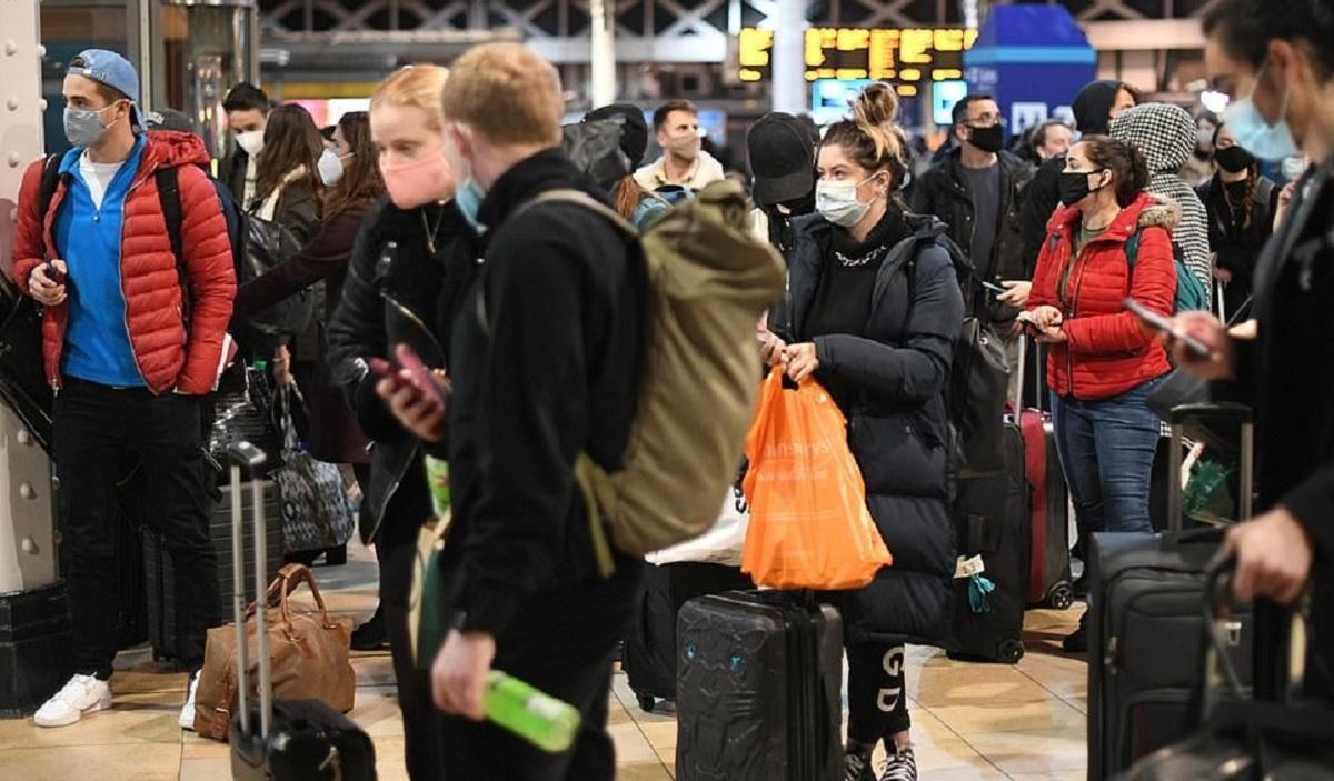 Жители Лондона бегут из города из-за карантина: фото, видео Жители Лондона бегут из города из-за карантина: фото, видео