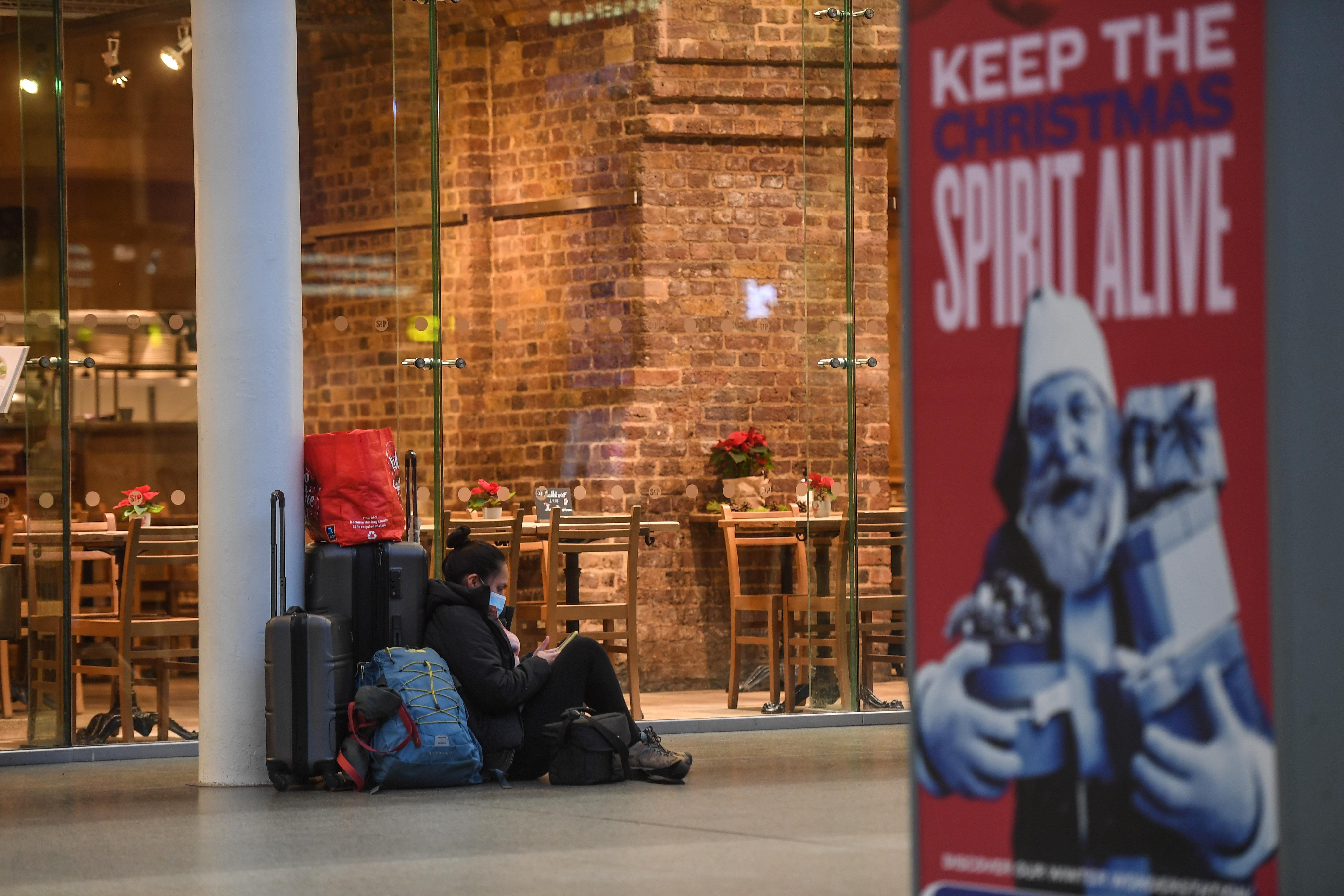 ЄС закриє пасажирське сполучення з Британією через новий штам COVID ЄС закриє пасажирське сполучення з Британією через новий штам COVID