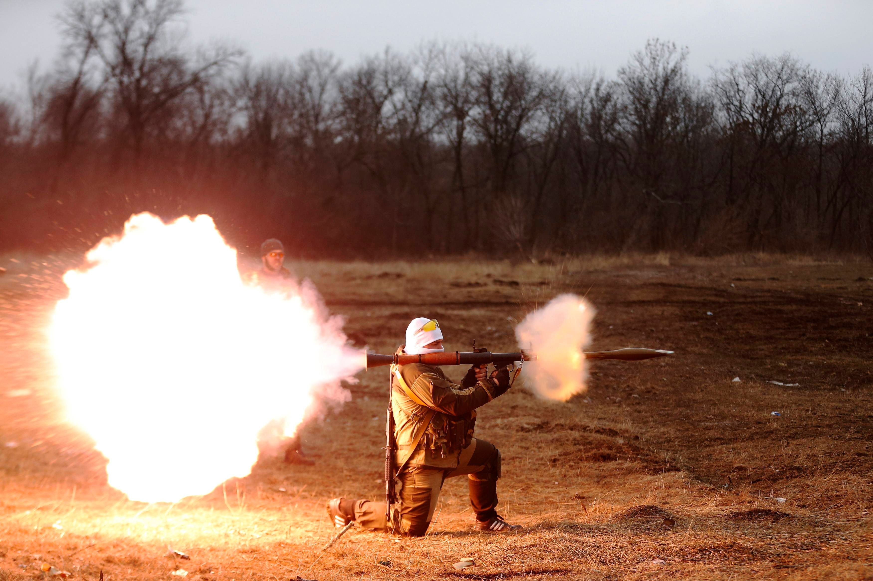 Бойовики на Донбасі з гранатометами напали на трактор Бойовики на Донбасі з гранатометами напали на трактор