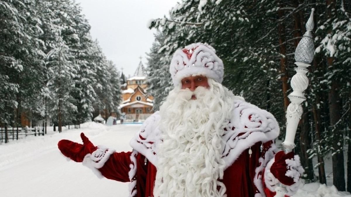 В Беларуси задержали Деда Мороза: носил запрещенную символику