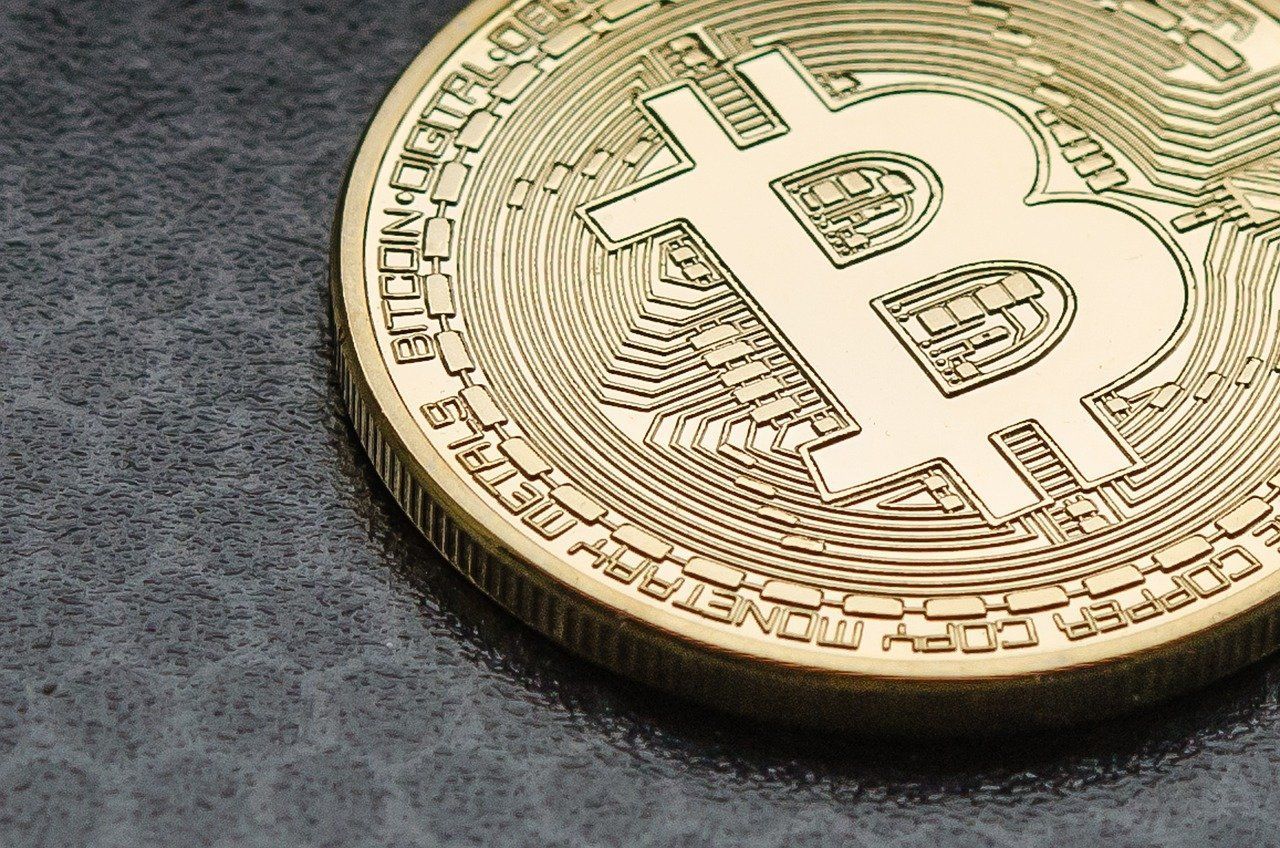 Биткоин превысил 24 тысячи долларов на выходных – детали