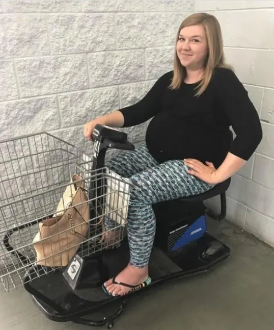 Маленький візочок для вагітних / Фото kyleel4c0fe2055 Buzzfeed Маленький візочок для вагітних / Фото kyleel4c0fe2055 Buzzfeed