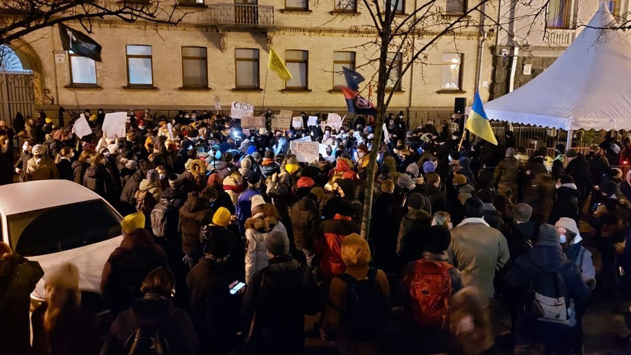 Під Офісом Президента вимагають відставки Шкарлета: відео Під Офісом Президента вимагають відставки Шкарлета: відео