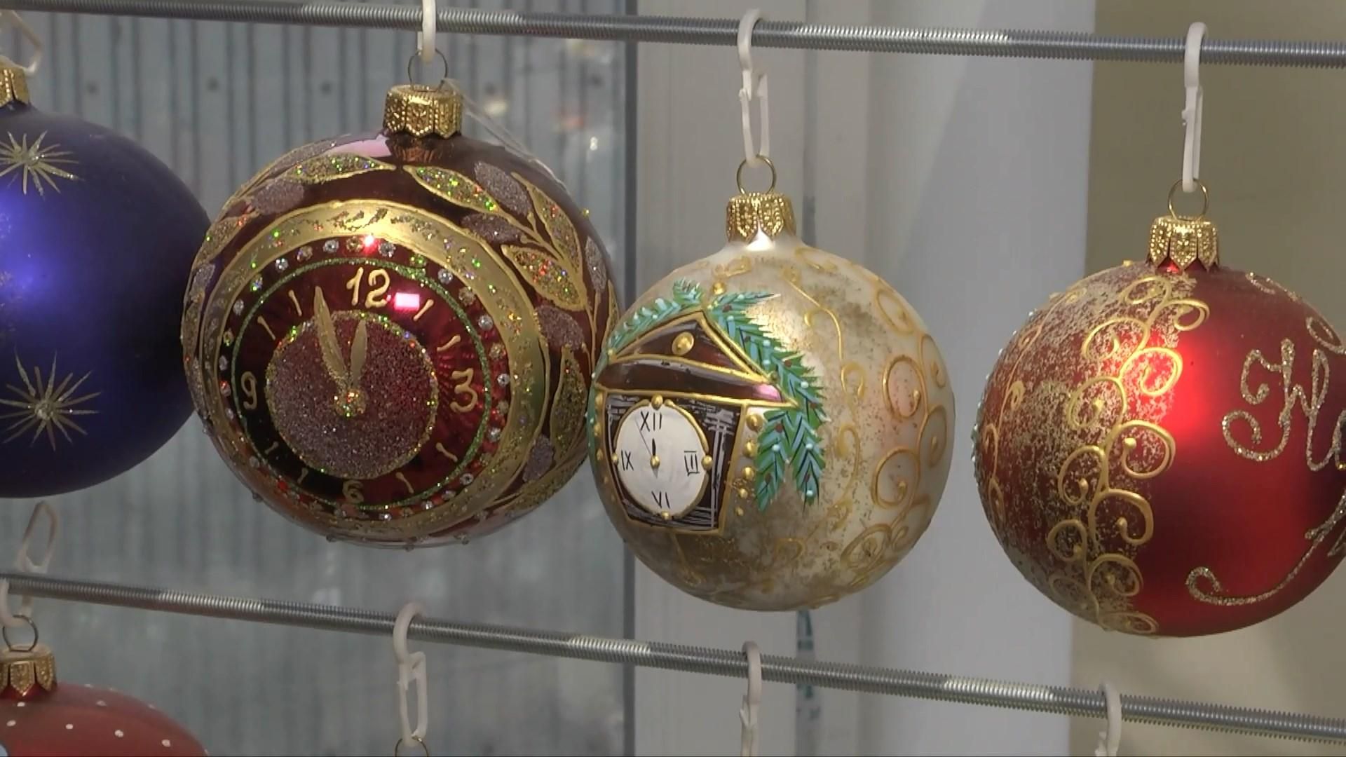 Процес створення ялинкових іграшок показали на Тернопільщині Процес створення ялинкових іграшок показали на Тернопільщині