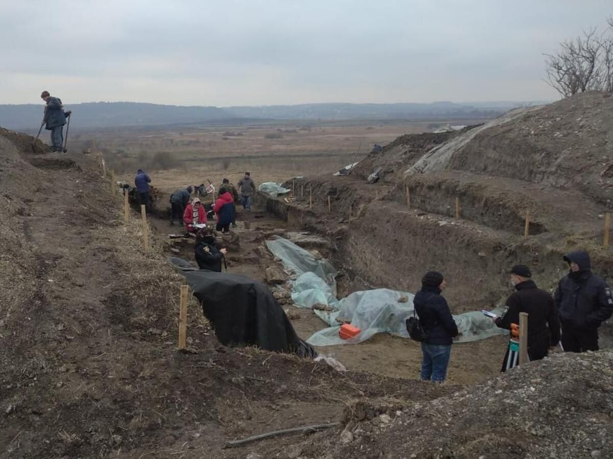 Шукали скарби княжої доби: на Львівщині невідомі знищили архітектурну пам'ятку – фото Шукали скарби княжої доби: на Львівщині невідомі знищили архітектурну пам'ятку – фото