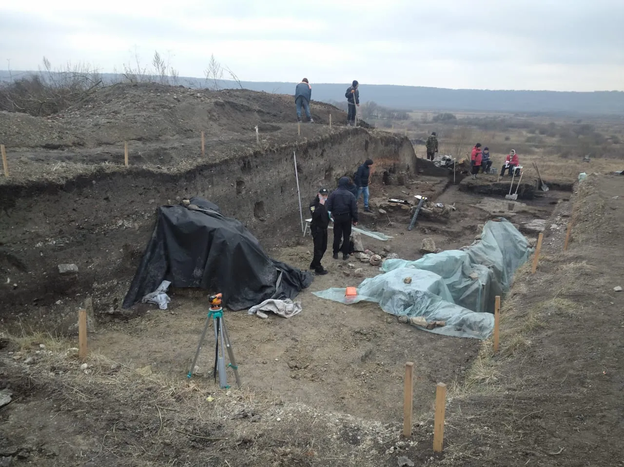 Шукали скарби княжої доби: на Львівщині невідомі знищили архітектурну пам'ятку – фото Шукали скарби княжої доби: на Львівщині невідомі знищили архітектурну пам'ятку – фото