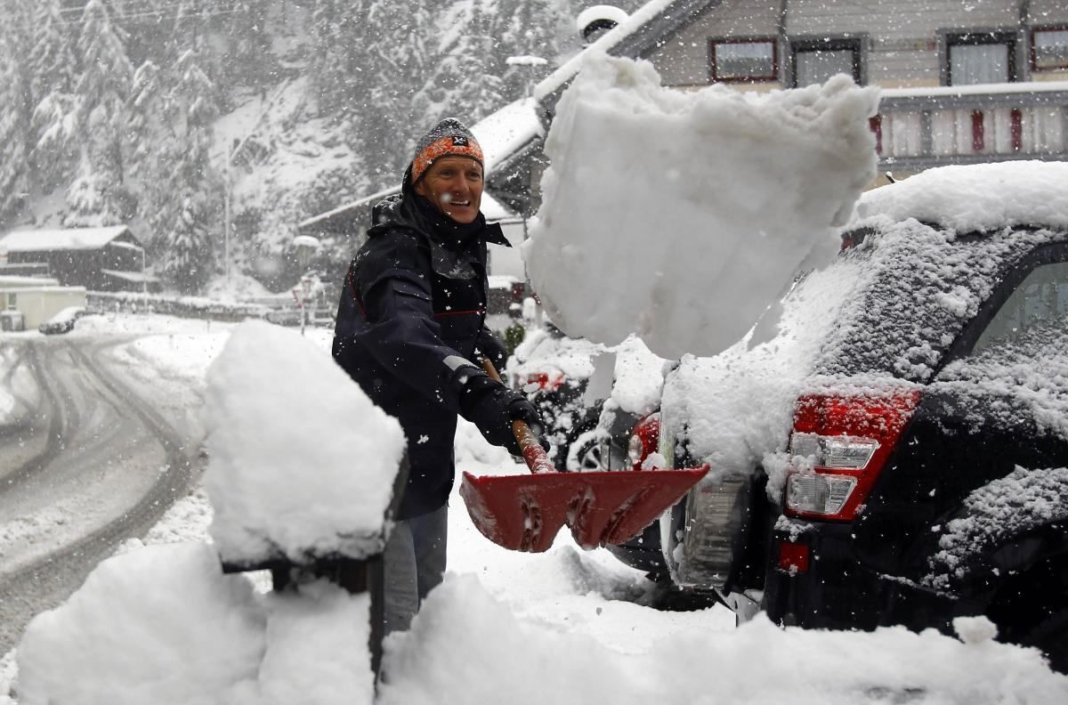 В 5 областях дороги замело снегом: где есть опасность для водителей В 5 областях дороги замело снегом: где есть опасность для водителей