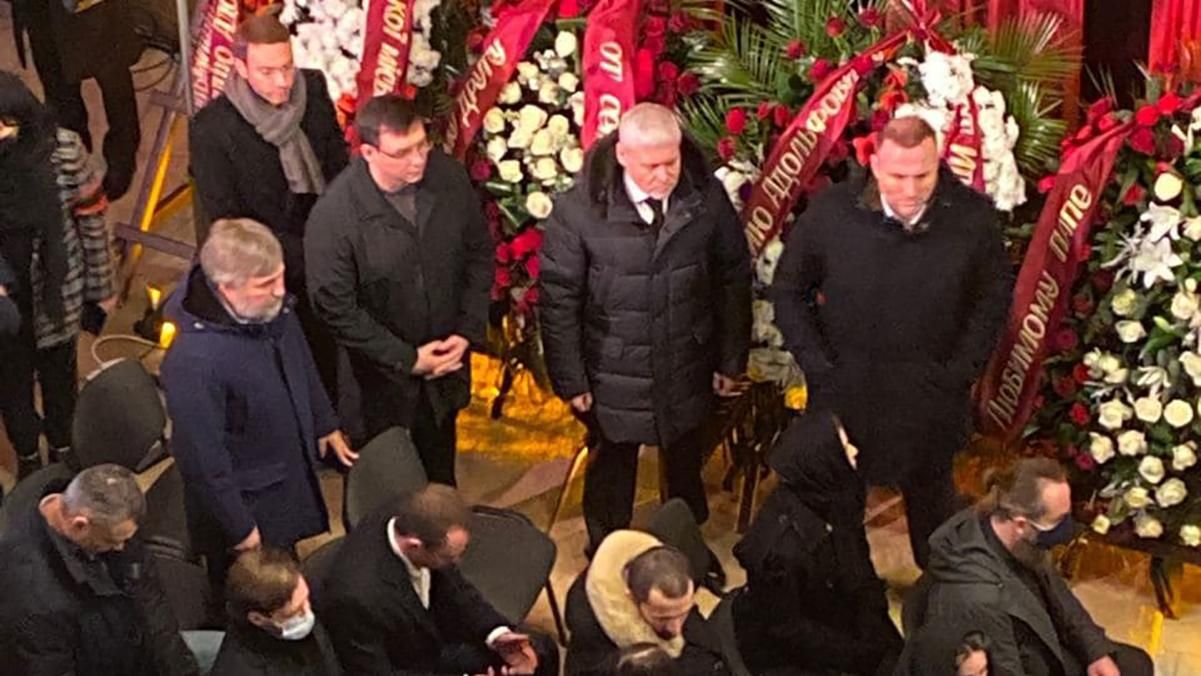 Похорон Геннадія Кернеса у Харкові: хто з відомих політиків прийшов на кладовище