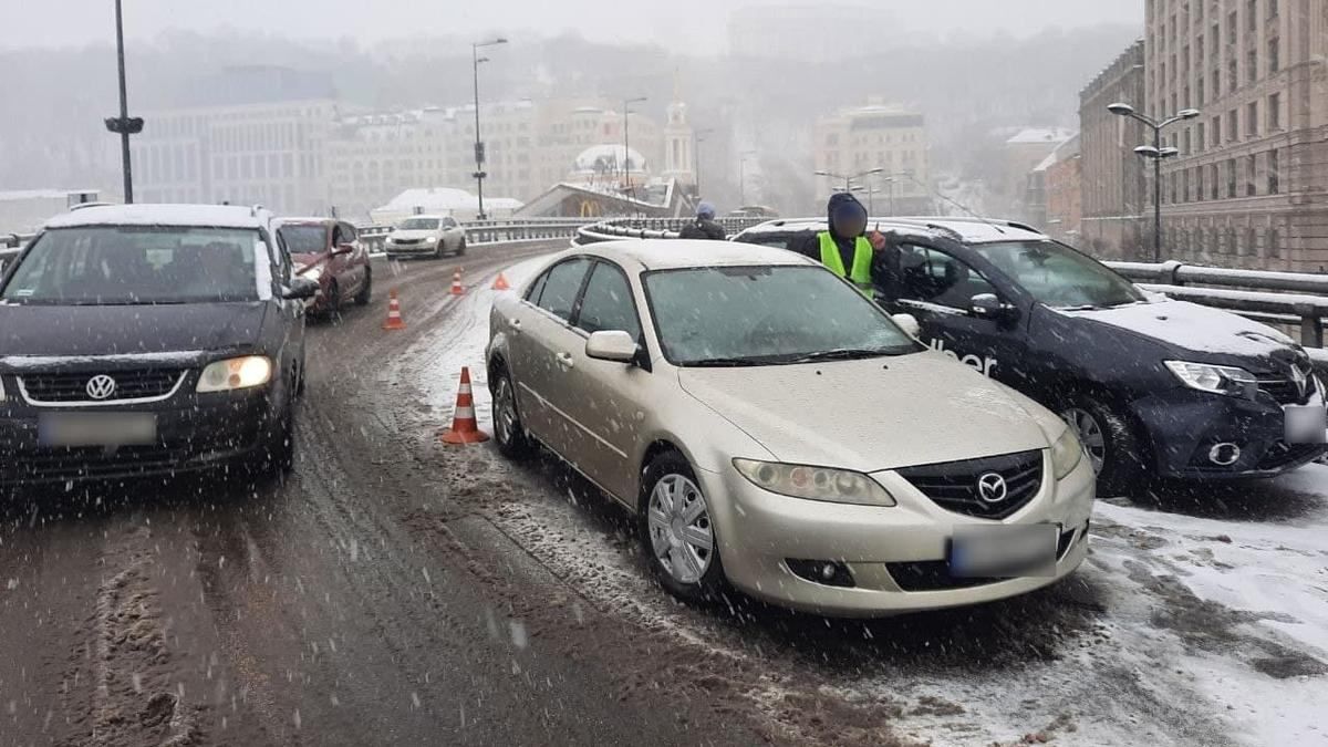 Пробки из-за снега в Киеве 23 декабря 2020: видео и карта