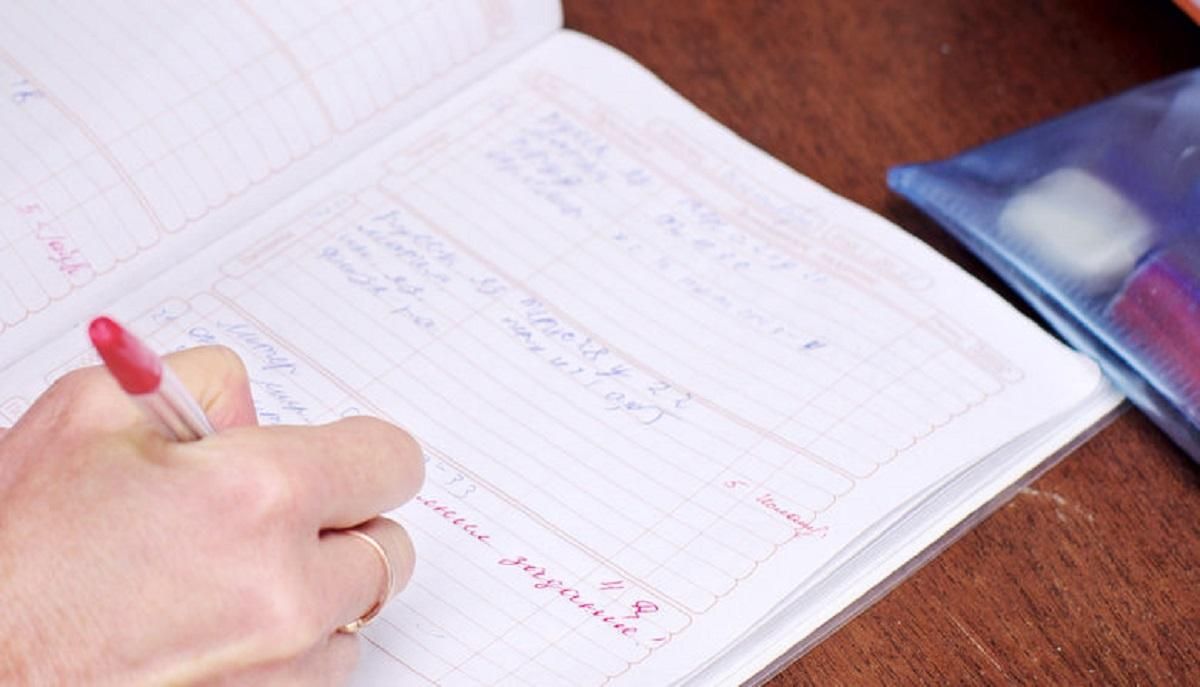 В школах появятся электронные журналы и дневники: что известно В школах появятся электронные журналы и дневники: что известно