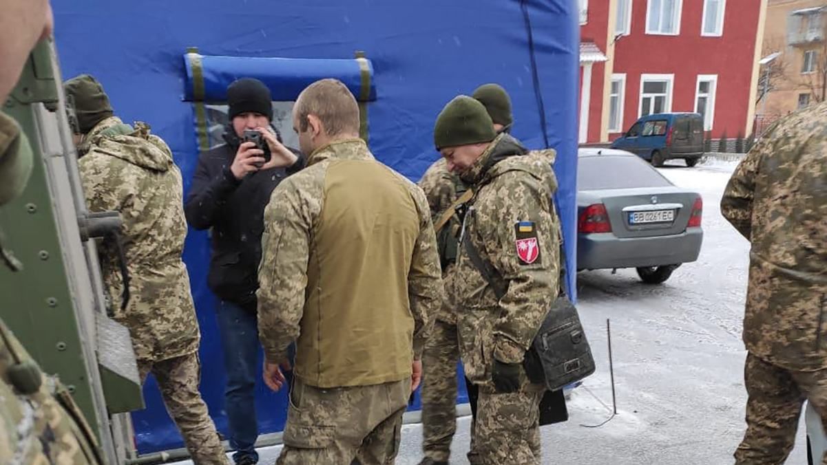 Боевики вернули одного из командиров 14 -й бригады Александра Пупко: он был в плену на Луганщине Боевики вернули одного из командиров 14 -й бригады Александра Пупко: он был в плену на Луганщине