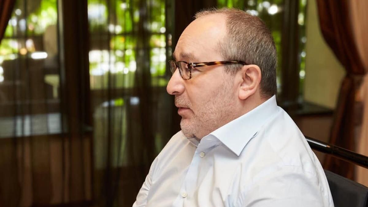 Похороны Кернеса: у кладбища запустили салют - видео Похороны Кернеса: у кладбища запустили салют - видео