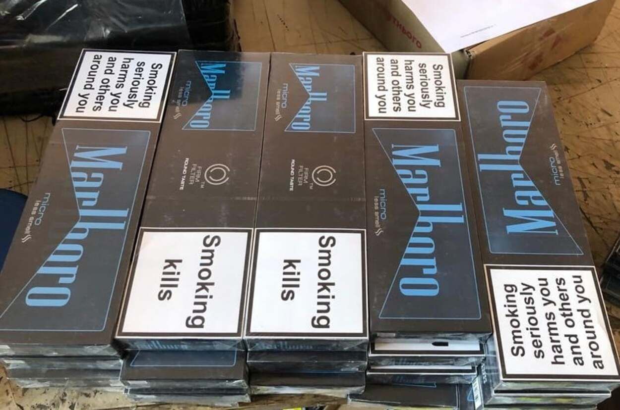 Замаскували блоки сигарет під цукерки: службовий пес знайшов контрабанду – фото Замаскували блоки сигарет під цукерки: службовий пес знайшов контрабанду – фото