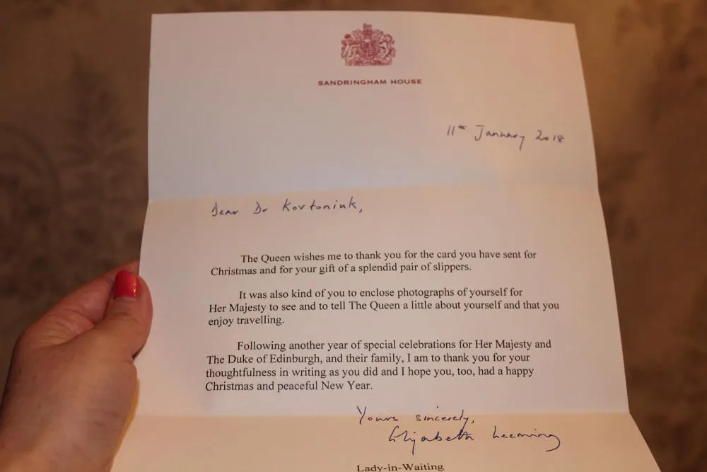 Лист-відповідь від Єлизавети ІІ / Фото Оксана Ковтонюк weekend.today Лист-відповідь від Єлизавети ІІ / Фото Оксана Ковтонюк weekend.today