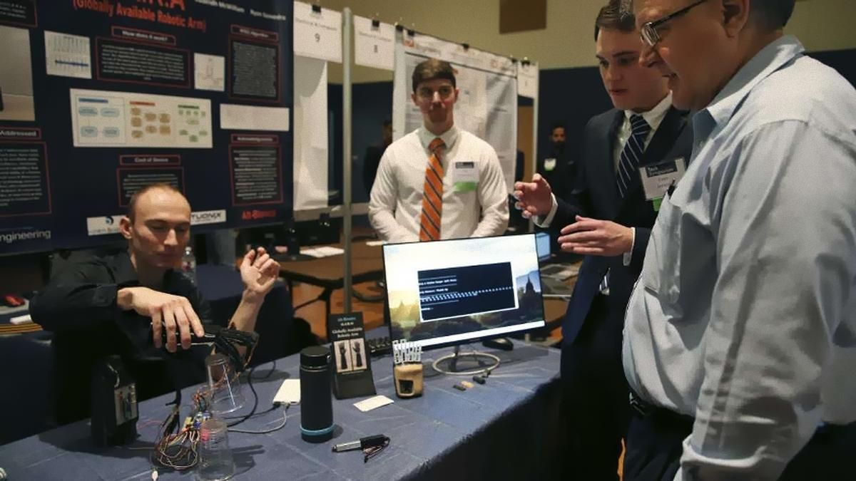 Інженер розробив біонічну руку зі штучним інтелектом Інженер розробив біонічну руку зі штучним інтелектом