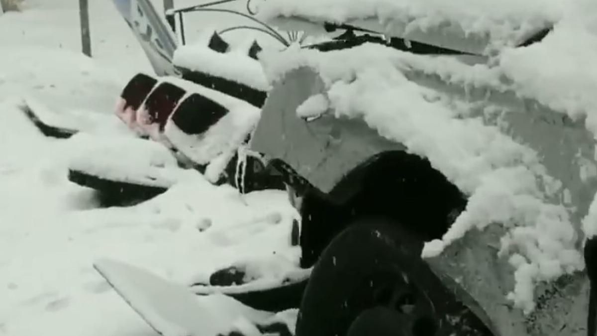 У Києві зіткнулись Mercedes та Volkswagen У Києві зіткнулись Mercedes та Volkswagen