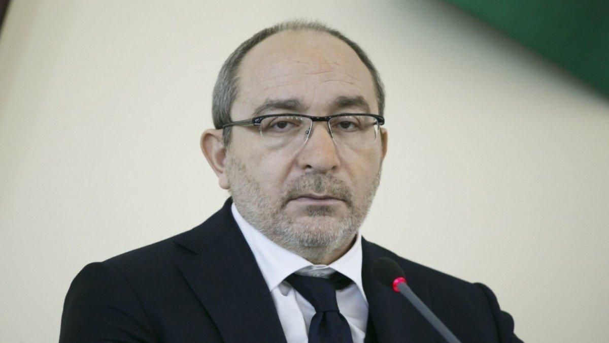 В мэрии Харькова отреагировали на салют во время похорон Кернеса В мэрии Харькова отреагировали на салют во время похорон Кернеса